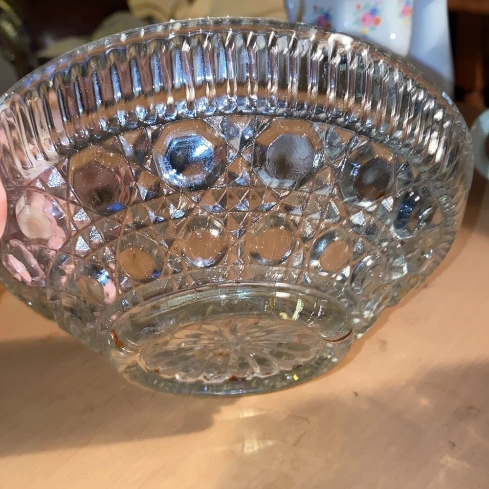 Vintage Indiana Glass Co. Windsor Candy Dish with lid 7 1/2”